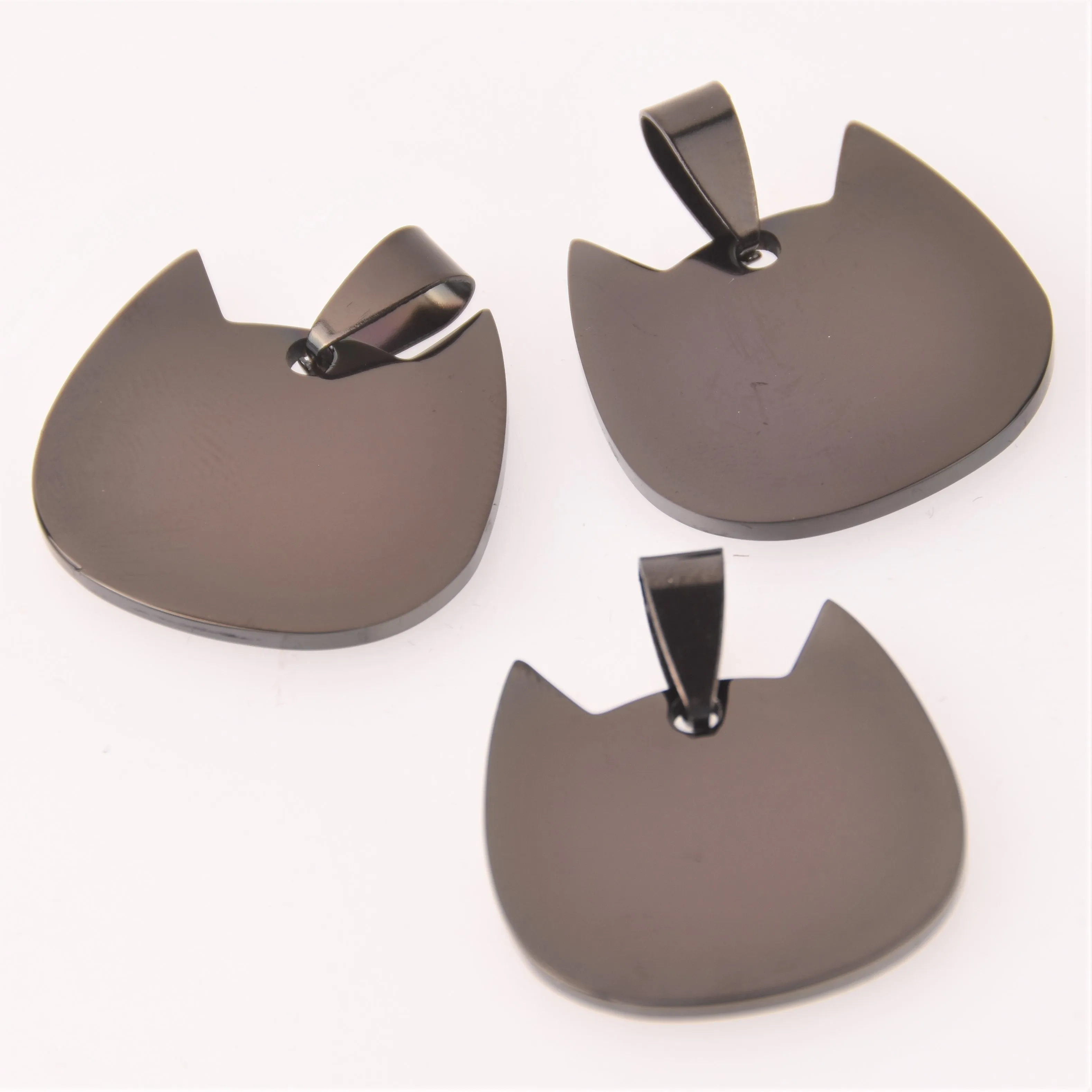 Black Cat Charm, Gunmetal Plated Stainless Steel, 1 wide, chs8223