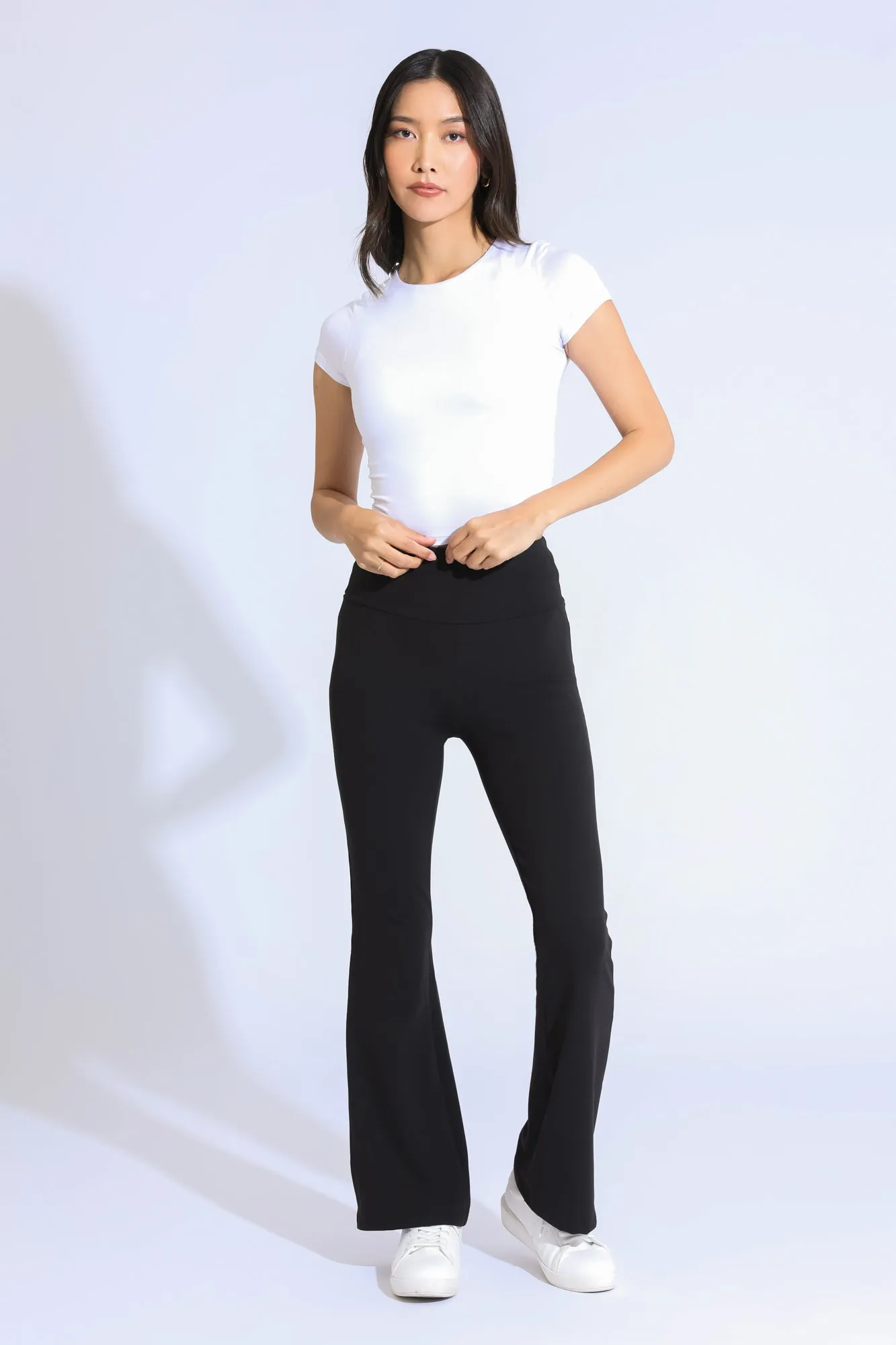 ESSENTIAL FLARE LEGGINGS - BLACK